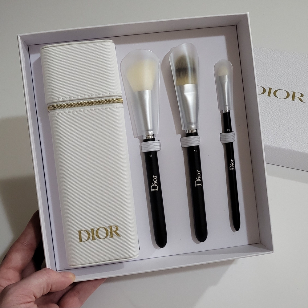 DIOR Travel Case & Makeup Brush Set
